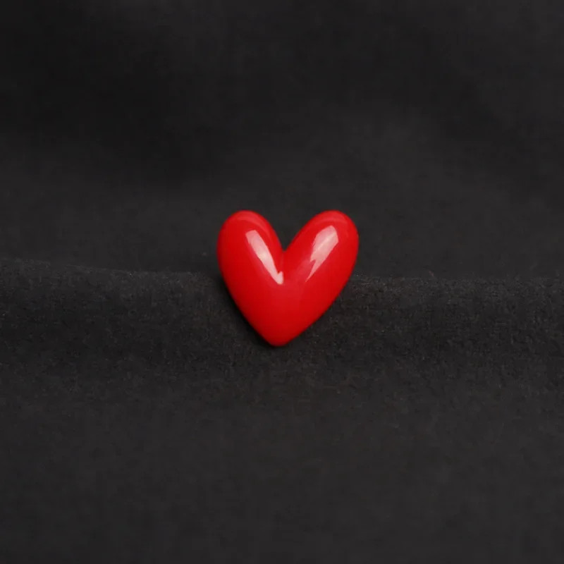 New Cute Red Heart Brooches Romantic Love Heart Resin Pins Mini Decorative Pins