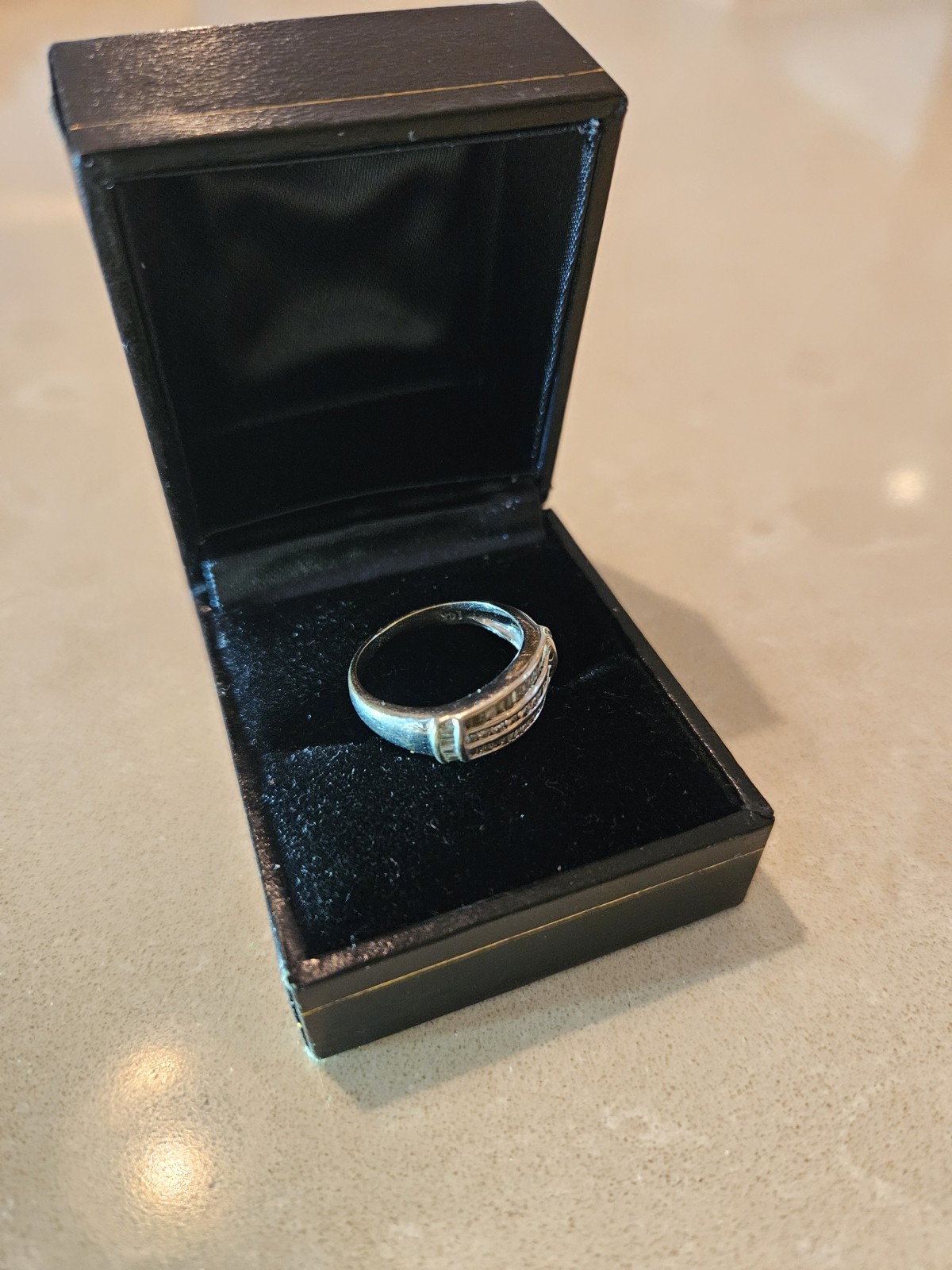 14k White Gold, And Diamonds Ring Sz. 6.5,3.2 Grams
