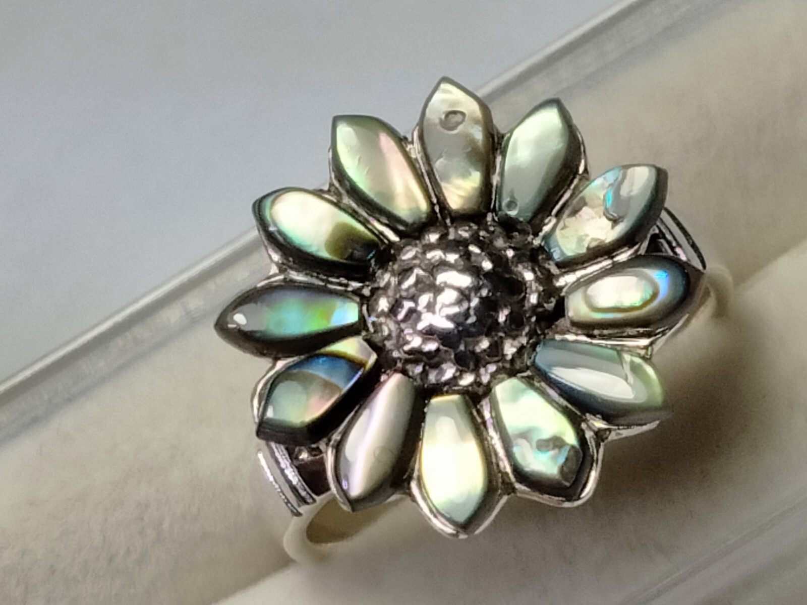 ABALONE SHELL INLAYS IN FLOWER SHAPE STERLING SILVER.925 RING SIZE 9.0-9.25!
