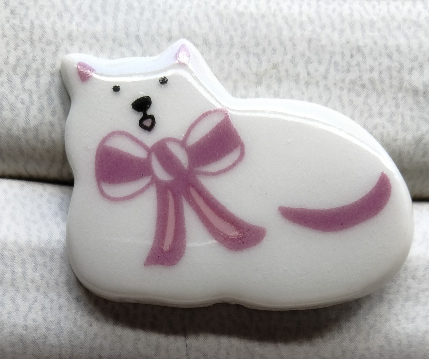 Handmade Ceramic Cat Brooch (167 – 2456)