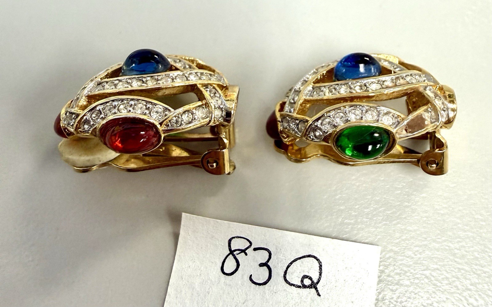 VTG.Nina Ricci Signed Gold Tone Rhinestone Multicolor Cabochon Clip On Earrings
