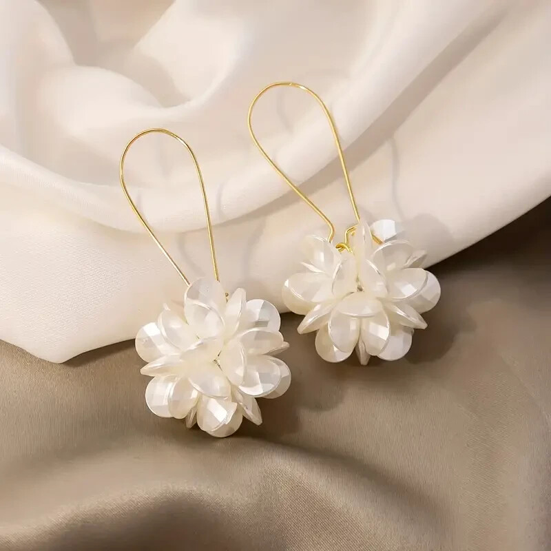 White Flower Ball Design Elegant Cluster Earrings Alloy Silver Plated Jewelry