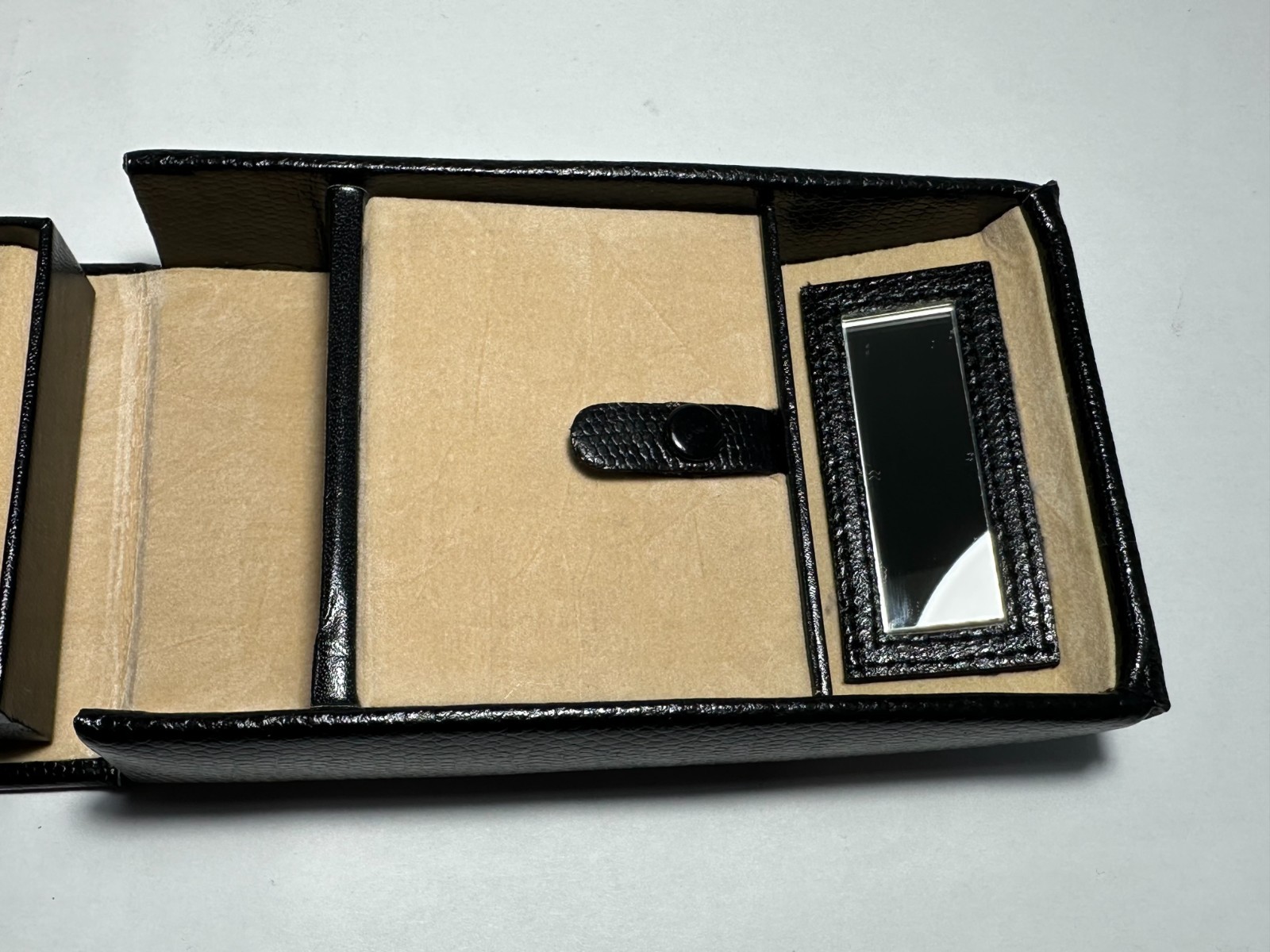 NOS 1997 Wolf Designs Genuine Leather Travel Jewelry Case Mirror Organizer Black