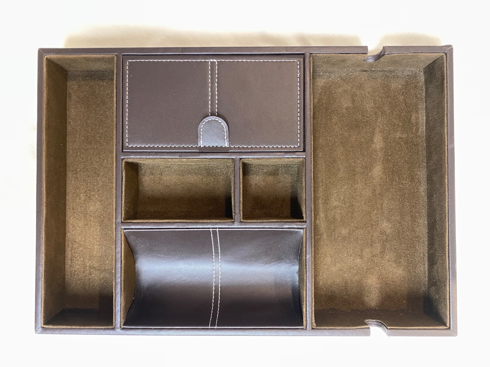 HOUNDSBAY “Victory” Valet Tray for Men W/Smartphone Charging Station(Dark Brown)