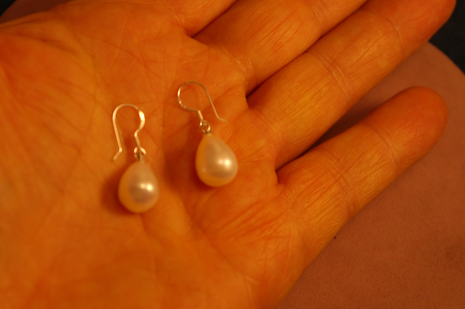 Beautiful Silver Earrings With White Freshwater Pearls 2.7 Gr 1.3 Cm.Wide +Hook