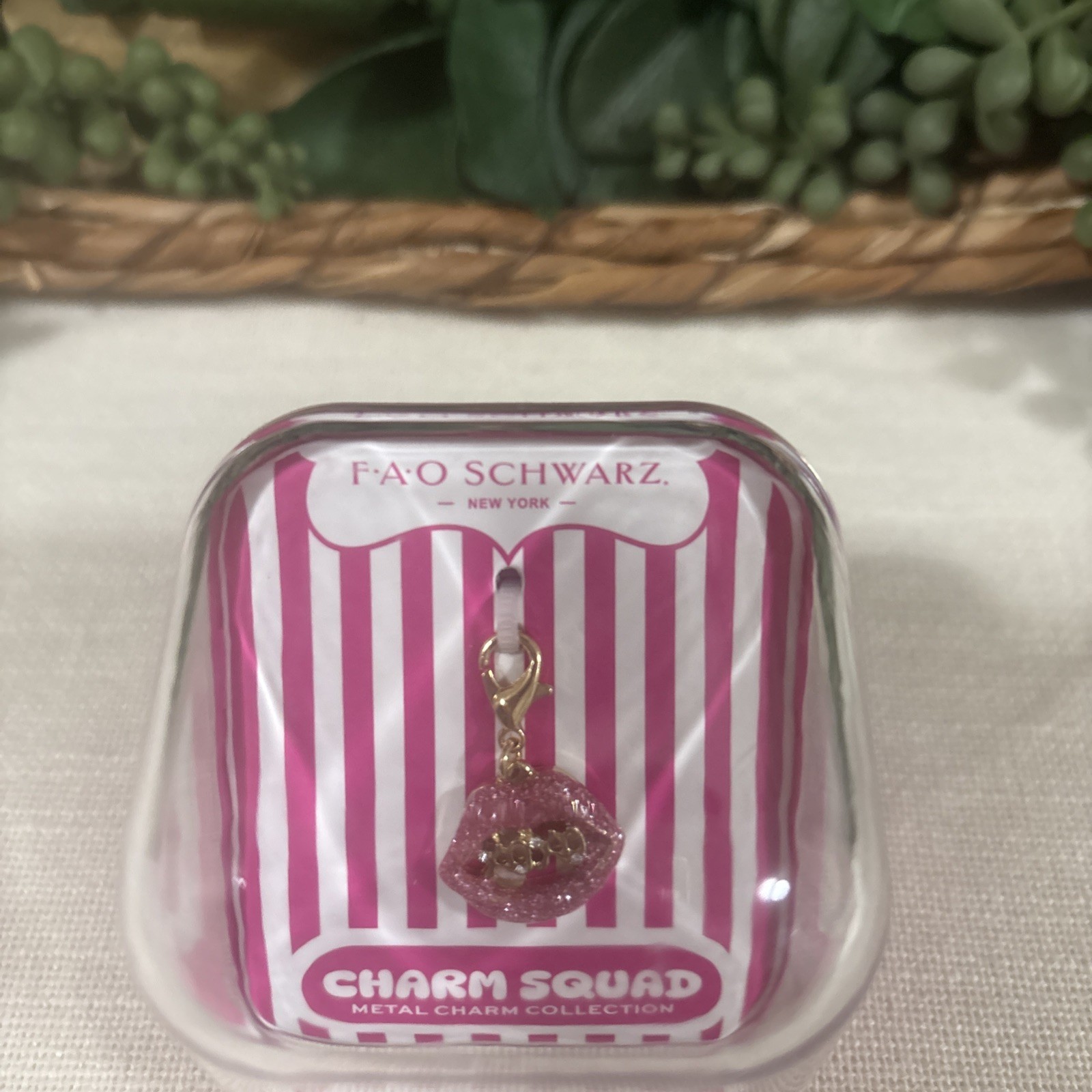 fao schwarz charm squad XOXO Metal charm NIB, gold accent color Lips New