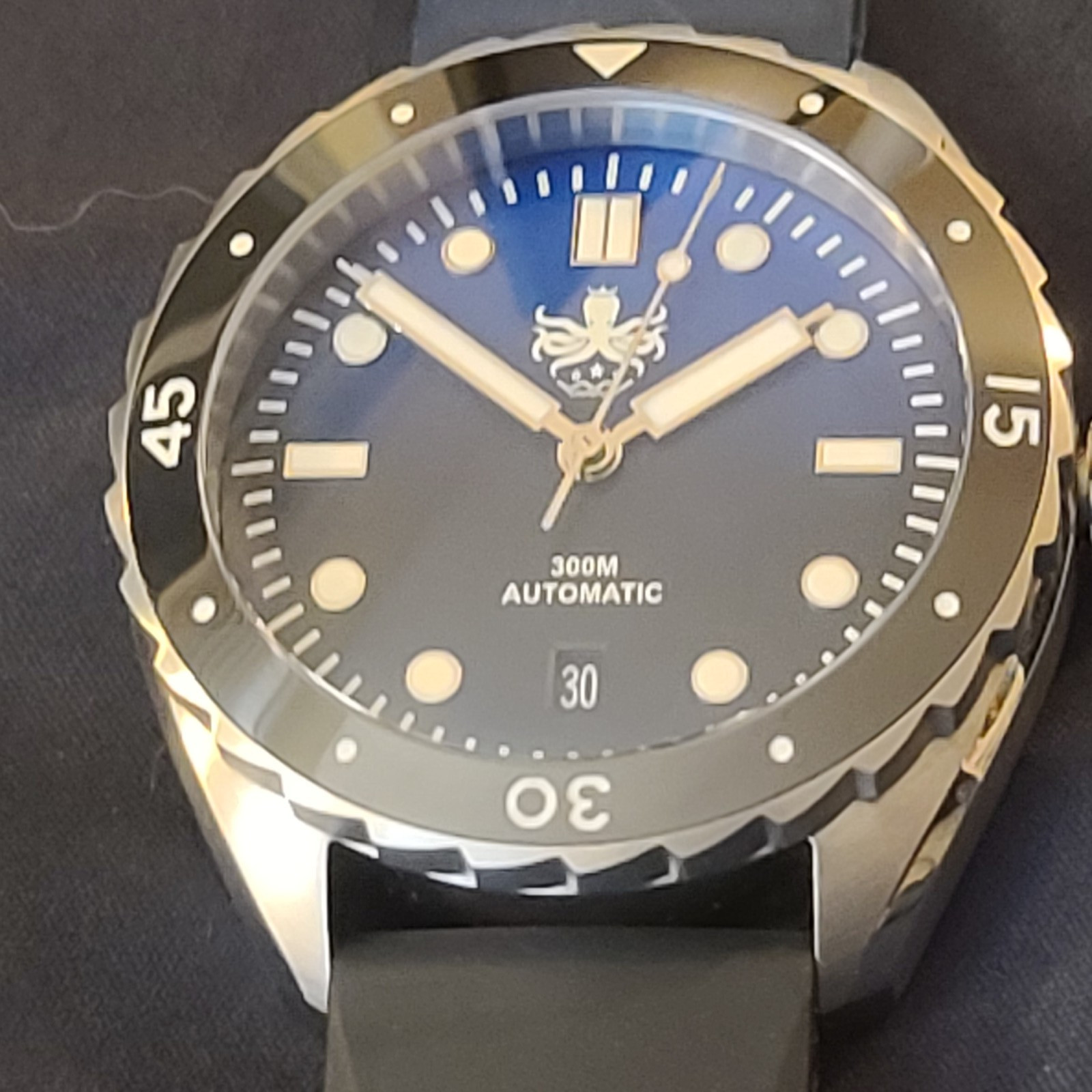 Phoibos Eagle Ray PY017A 41mm Automatic DIve Watch 300m WR Blue Black Gradient