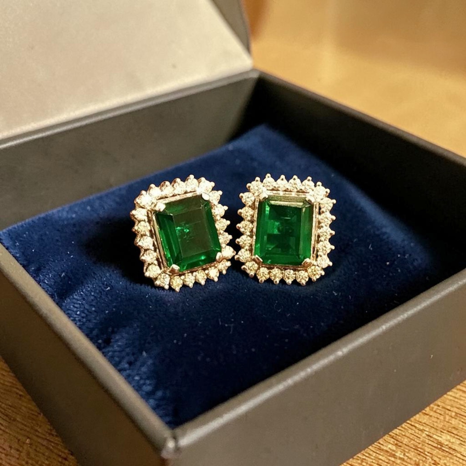 Classy 6.45 Cts Round Brilliant F/VS1 Diamonds Emerald Stud Earrings In 14K Gold