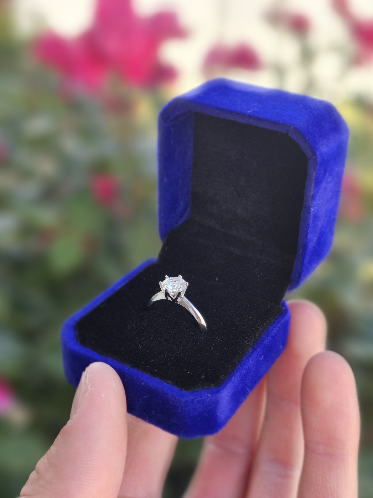 VVS1 Moissanite Engagement Ring