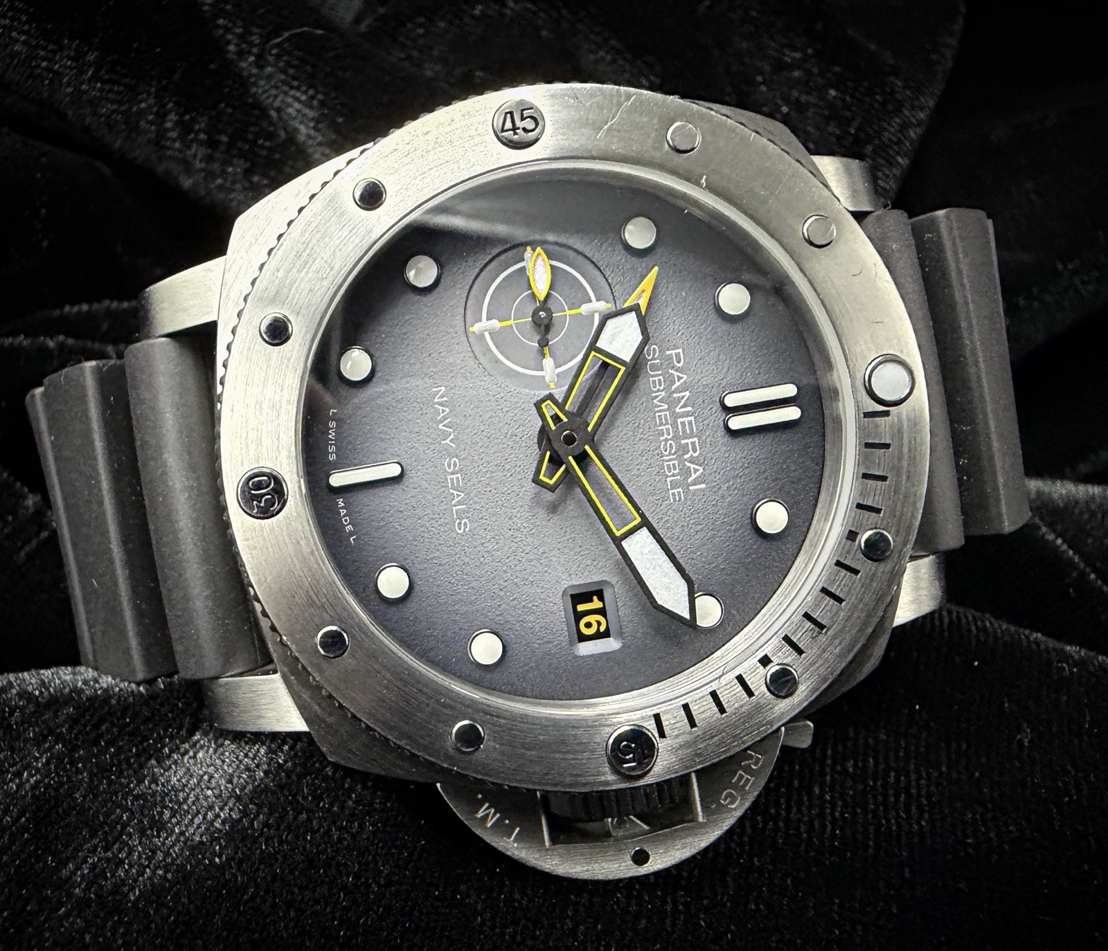 Panerai Submersible Anthracite Men’s Watch – PAM01323