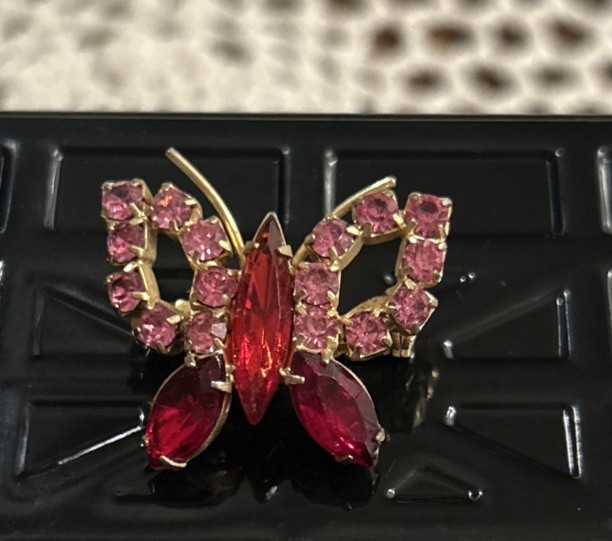 Vintage 1960s Juliana D & E Ruby red pink rhinestone butterfly brooch