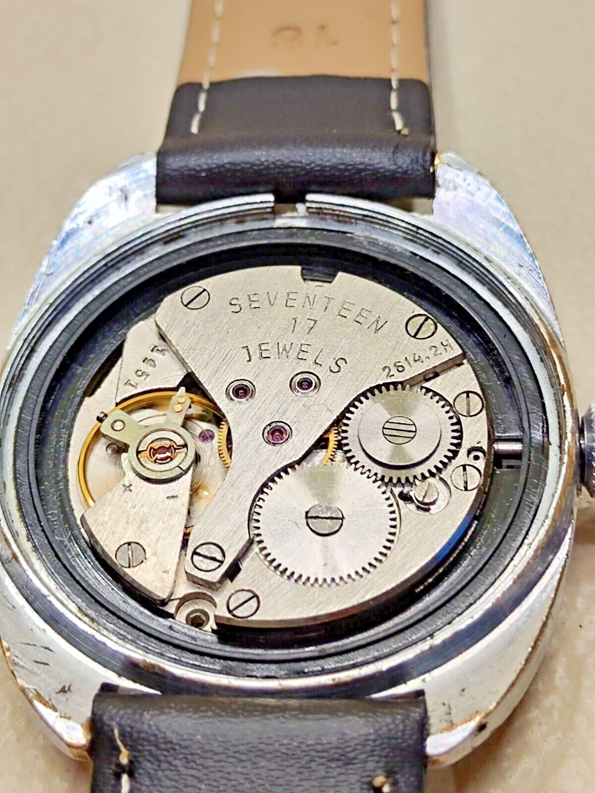 Poljot 2614.2H men’s mechanical wristwatch 17 stones white dial date indicator