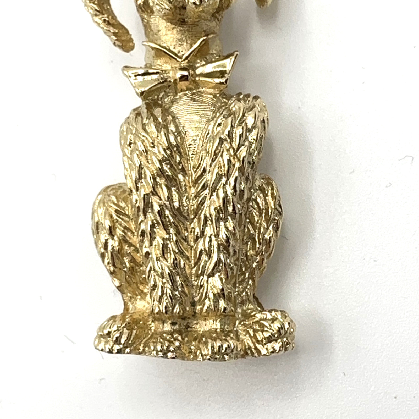 BOUCHER vintage dog brooch – gold-tone sitting poodle w/ bow pin – 7702P signed
