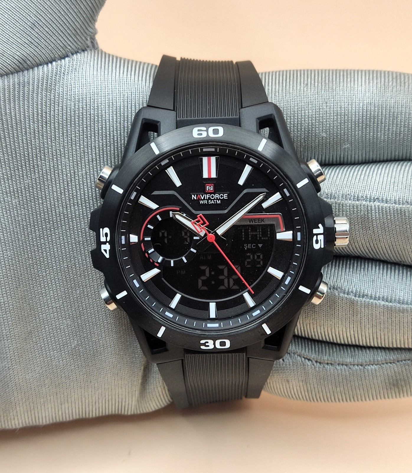 #Rare Naviforce Black Dial Digi Ana Rubber Band Refurbished Men’s Wrist Watch