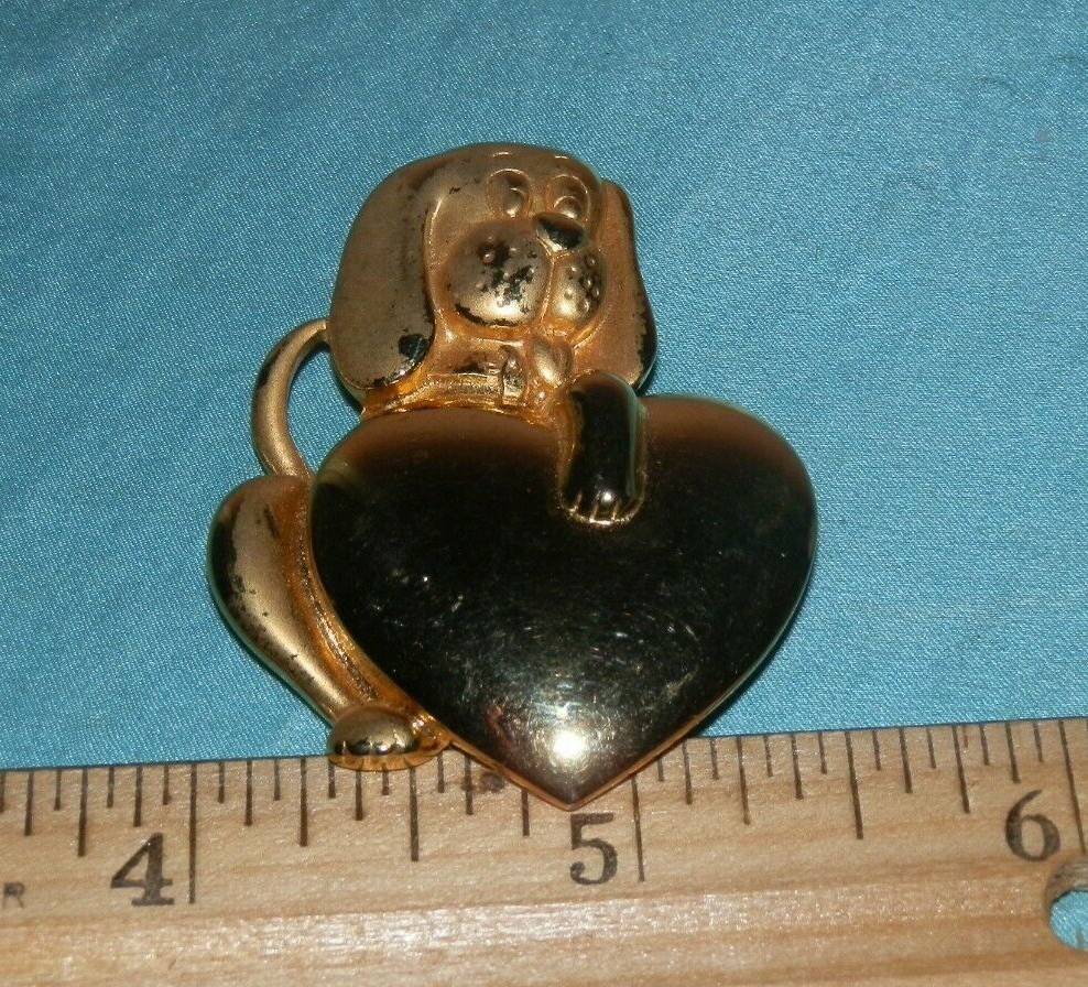 Vintage Jonette JJ Shiny Gold tone Puppy Dog w/one leg holding Heart Brooch Pin