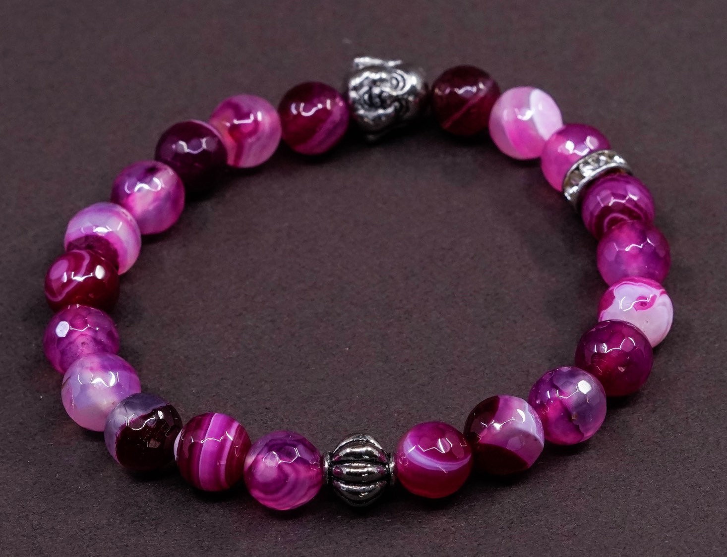 vtg handmade bracelet, elastic band w/ pomegranate red agate beads