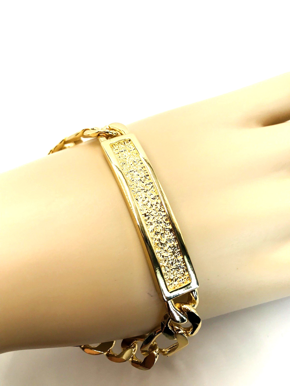 Men 14K Gold Plated Figaro Chain Bracelet. 9in Oro Laminado de Placa
