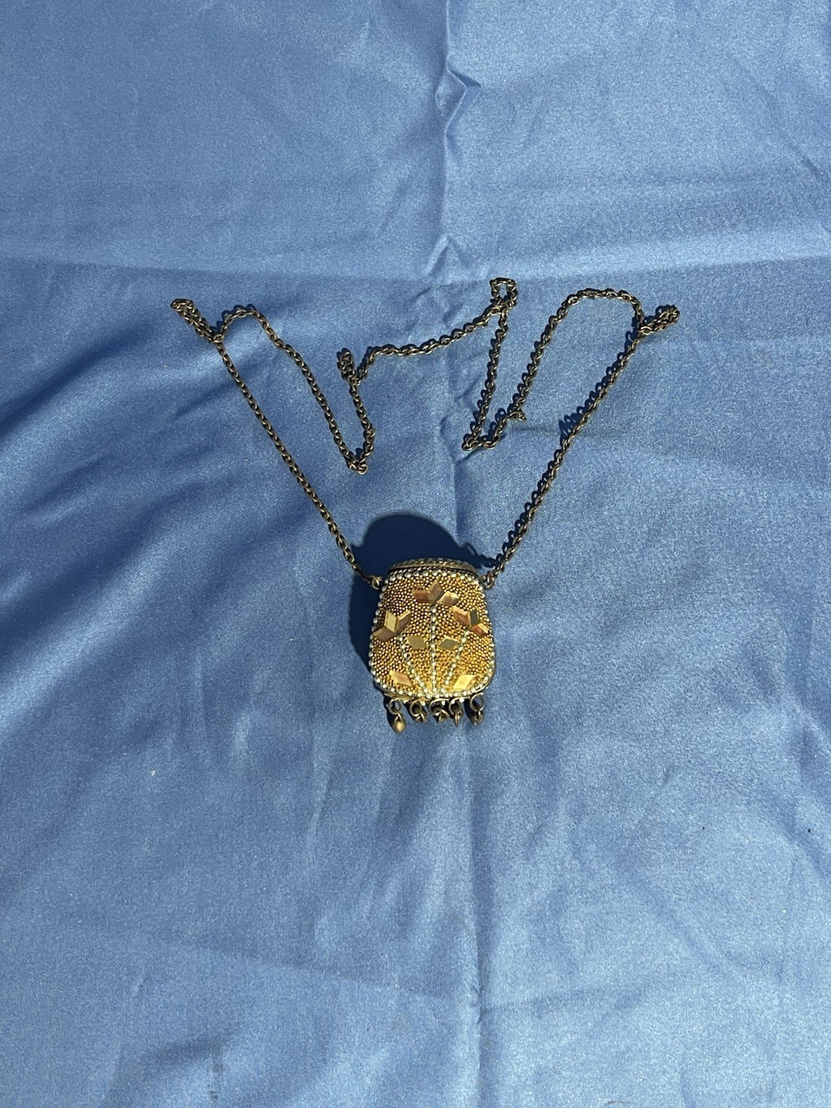 Gold Tone Oval pill box Locket Pendant Necklace Cable Chain Metal vintage