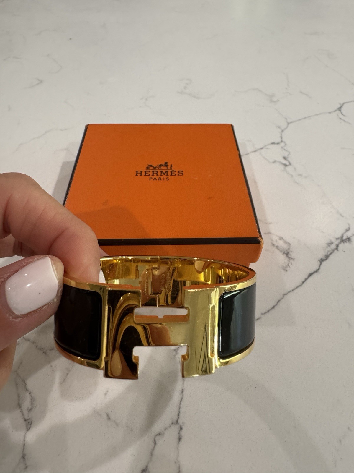 Authentic HERMES Black Enamel Gold Clic Clac H Bracelet 🩷