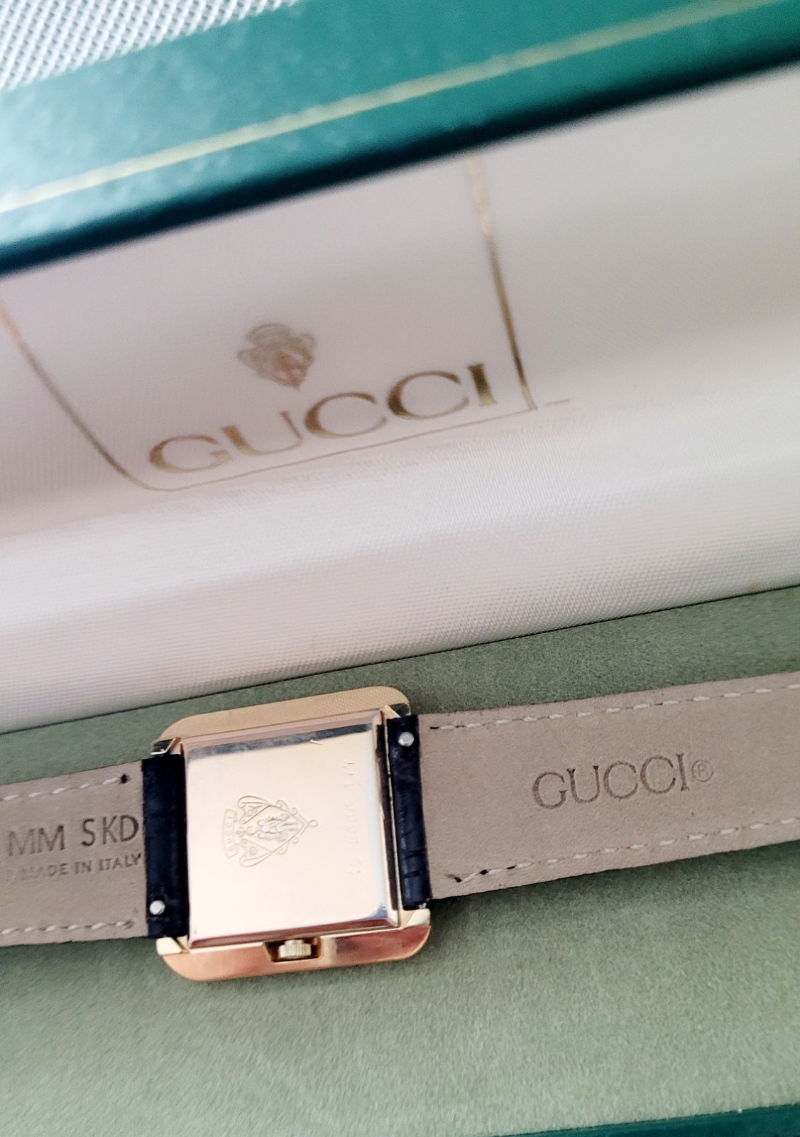 Gucci Ladies💃Watch,Authentic Swiss Made,Beautiful,Scratch Free Crystal,28MM CS
