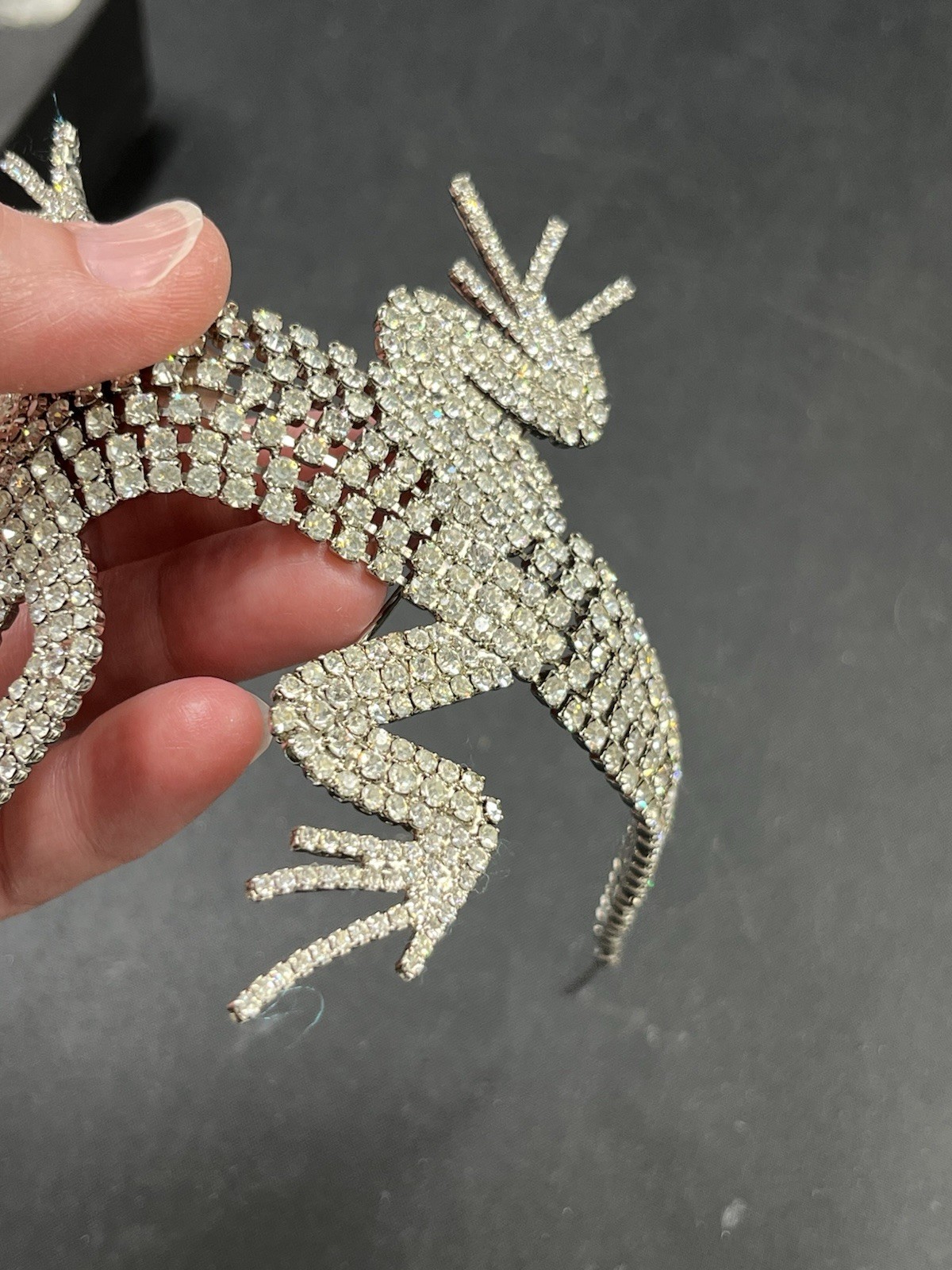 Butler & Wilson Signed Clear Rhinestones Articulated Lizard Brooch 9.5” In Box