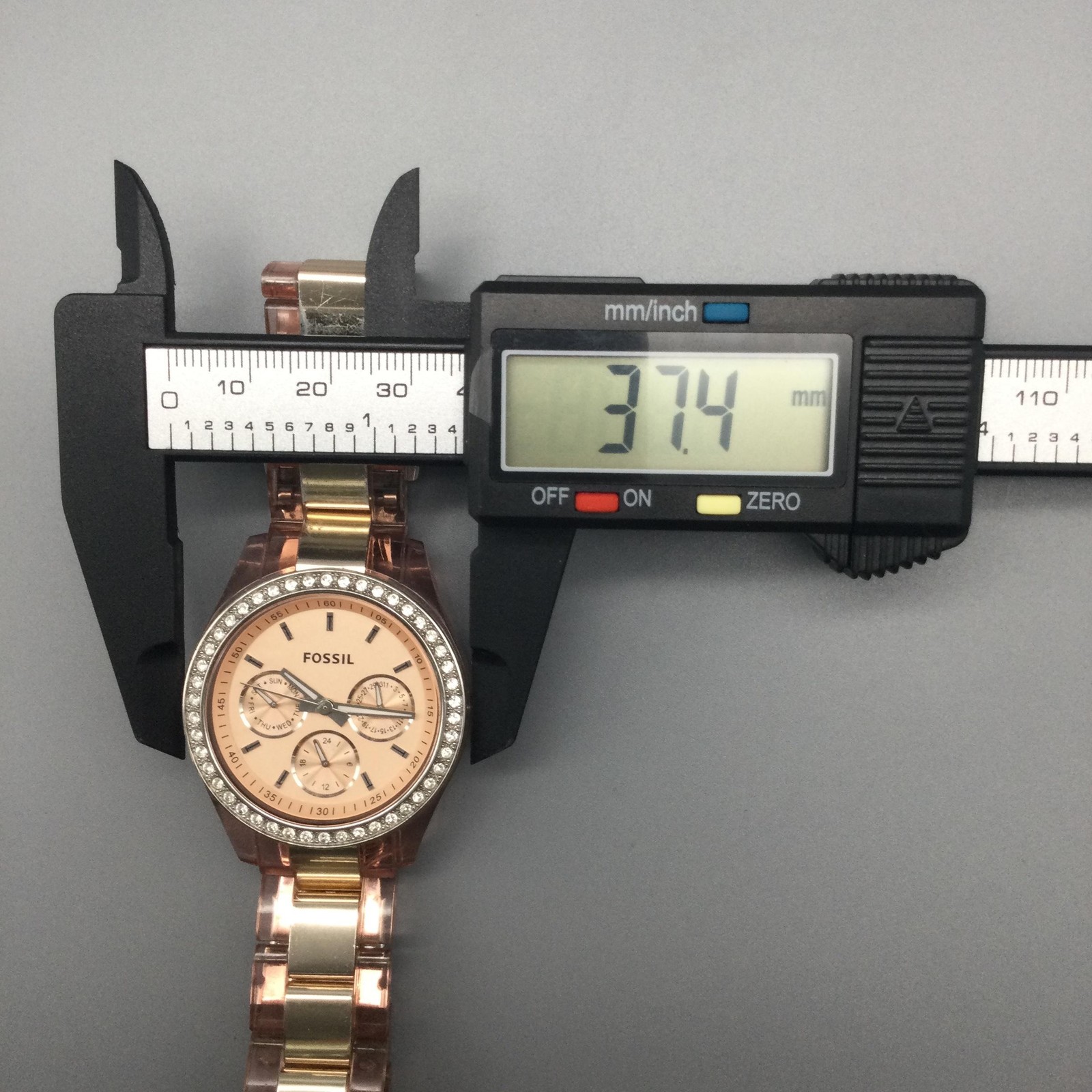 Fossil Riley ES2816 Womens Watch 37mm Gold Tone Pink Bracelet New Battery 7″