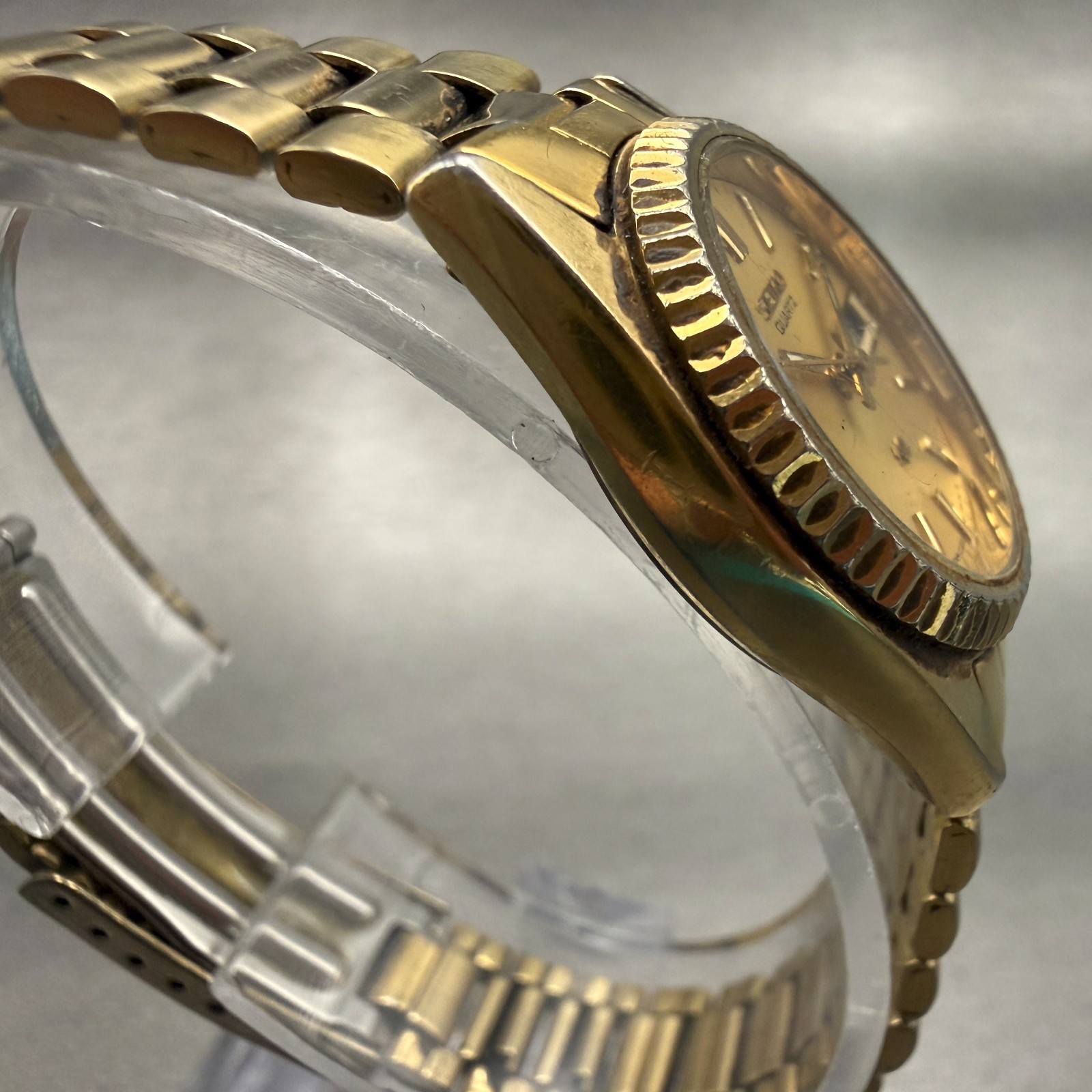 Seiko SQ Watch Women 24mm Gold Dial Gold Tone Daydate Round 3E23-0A69 New Batt