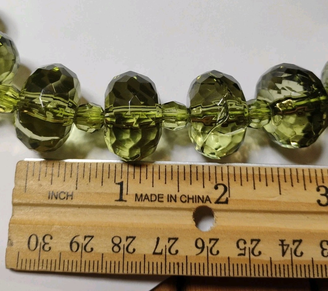 Vtg Lydell NYC Warm Sage GREEN Acrylic Faceted Graduated Bead 18″+ Necklace!