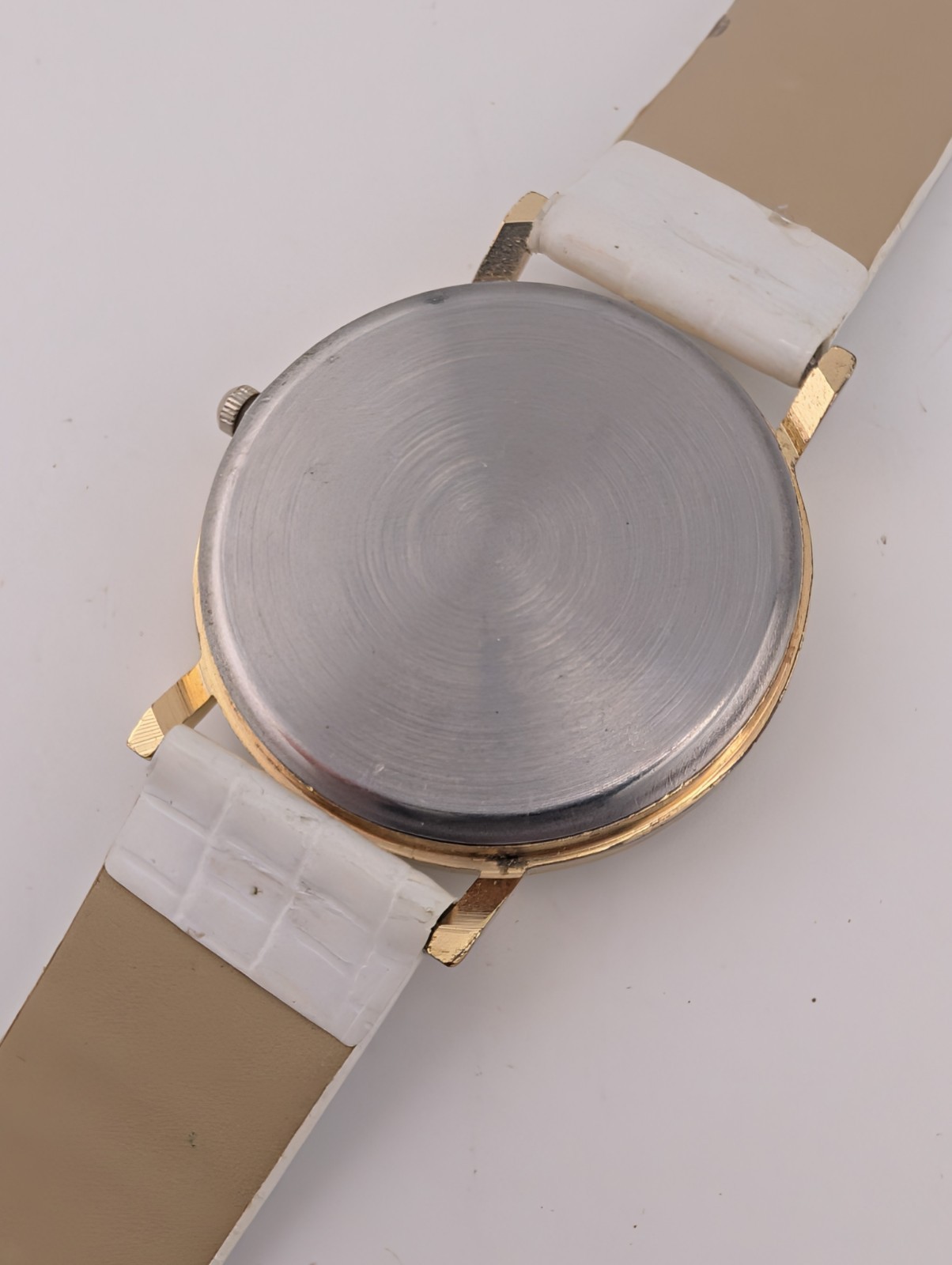 World Map Women’s Quartz Watch 38mm Gold Case White Band- New Battery