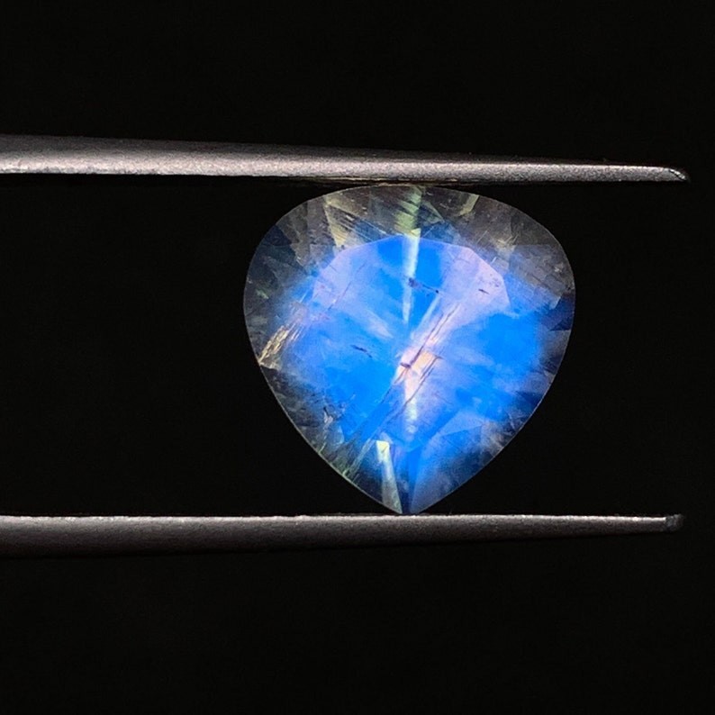 AAAAAAAA Mazing Blue Fire Rainbow Moonstone Heart Shape Faceted Cut Size 11 mm