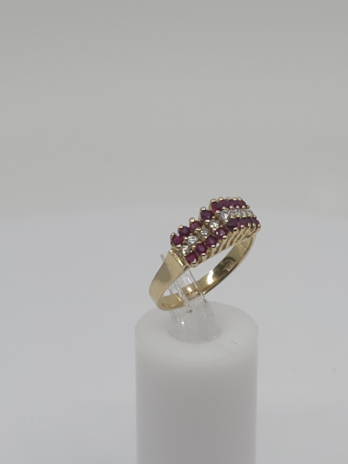 14K Yellow Gold Ruby & Diamond Ring Size 7 3.2g 18 Rubies 0.23 CTW Diamonds