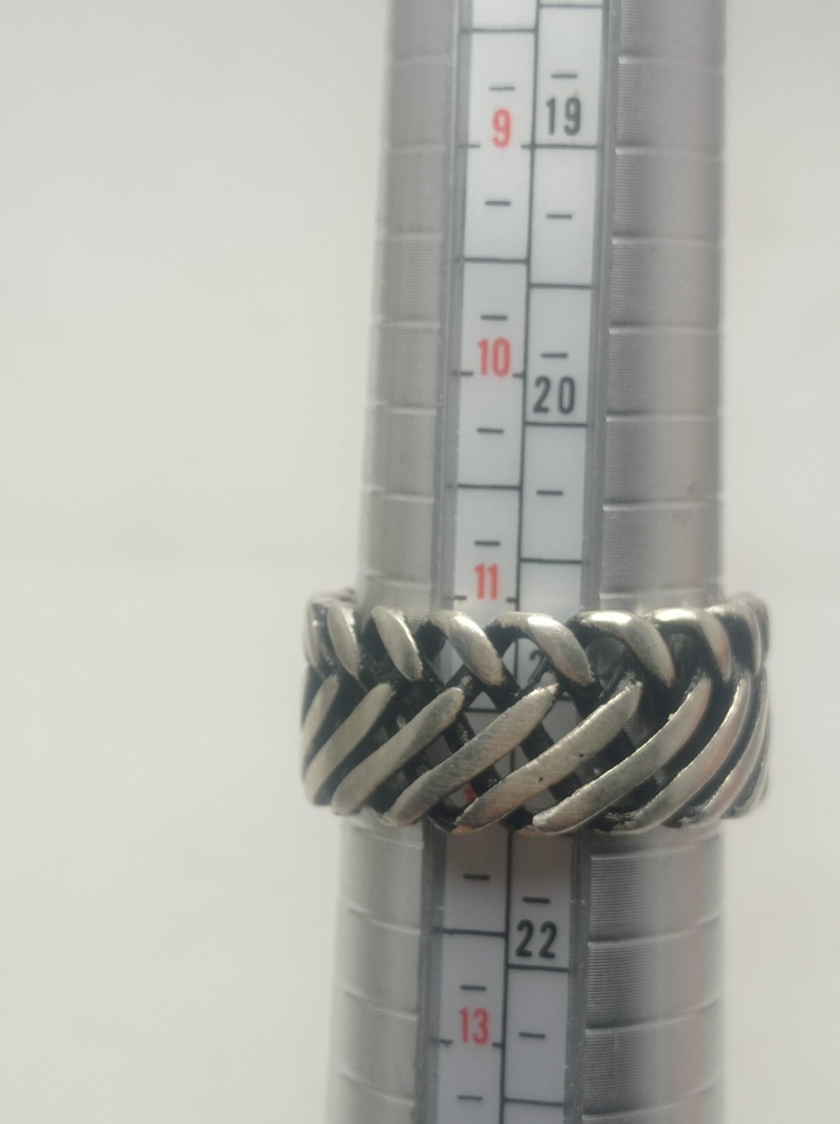 A men’s ring made of 925 silver, size 12 and weighing 10 grams. It is very beaut