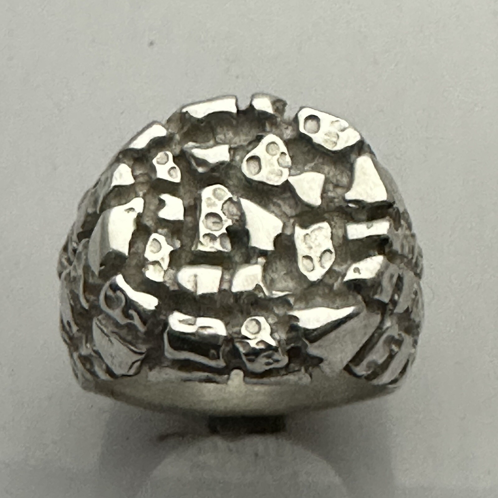 MJG STERLING SILVER . HEAVY NUGGET RING. ROUND TOP. BIKER. 31 GR. SIZE 10+