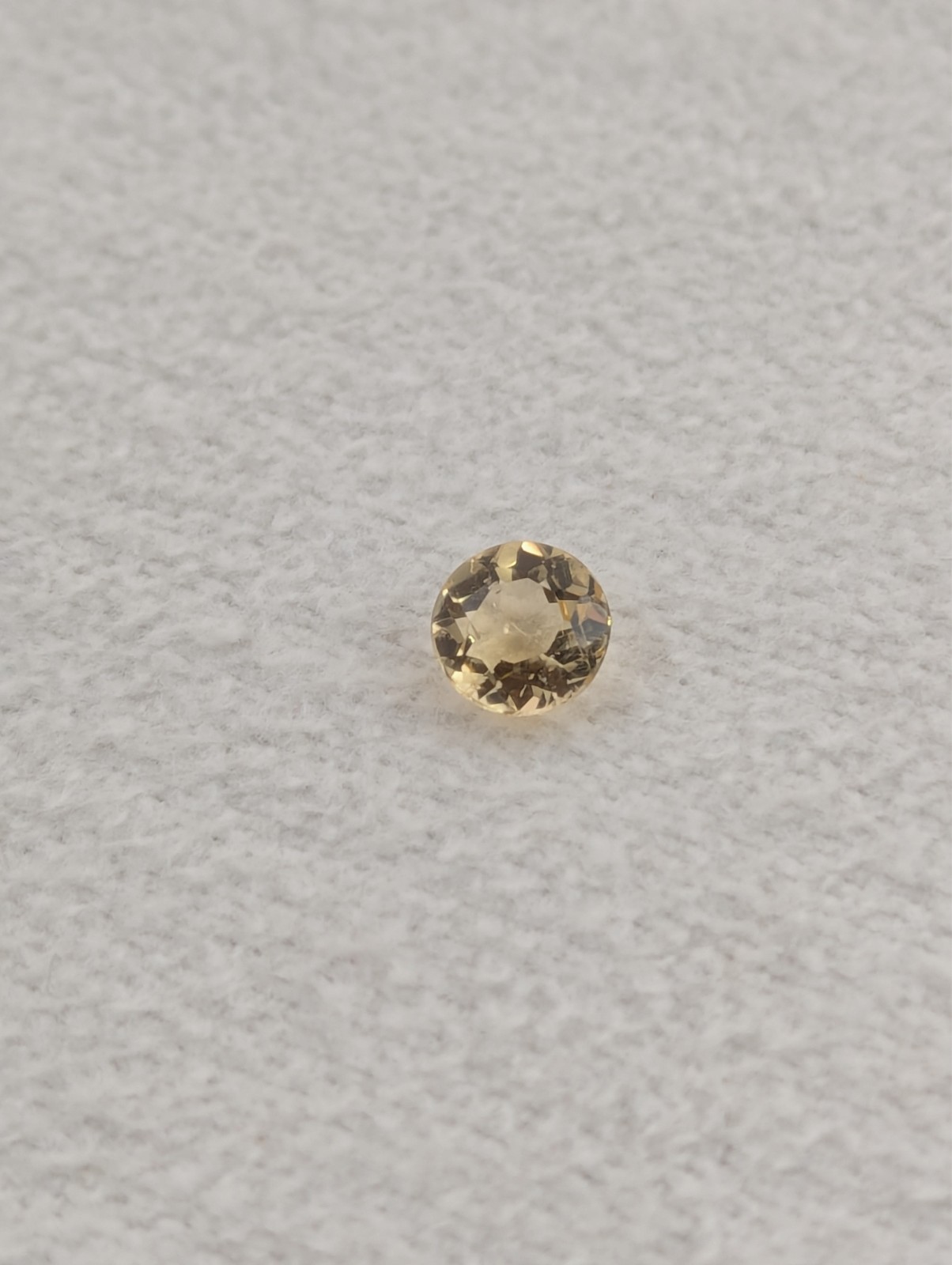 Citrine Yellow Faceted Gemstone 1.5 carat (0.30g) 7.9 Diameter x 4.7 mm
