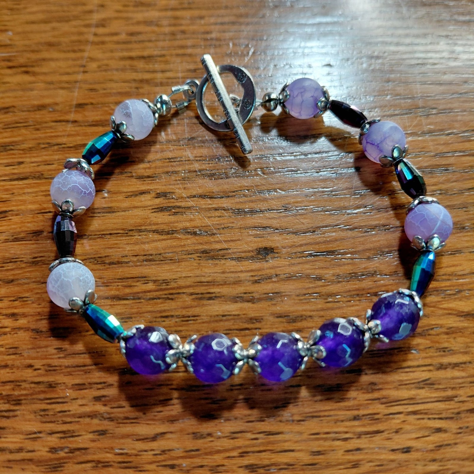Amethyst and dyed agate toggle bracelet glass beads