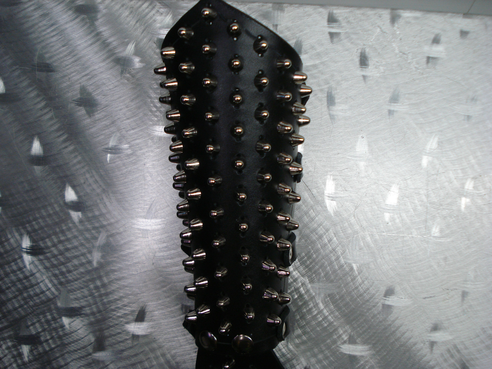UNISEX LEATHER STUDDED FIST GAUNTLETS….BLACK METAL.(MDLUG0175)….. RAVEN’S