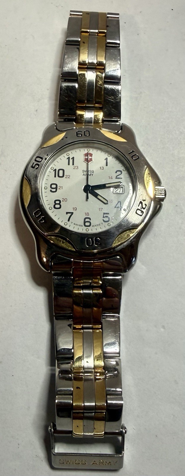 VINTAGE QUARTZ WOMENS AUTHENTIC SWISS ARMY DATE WRISTWATCH FRESH BATTERY