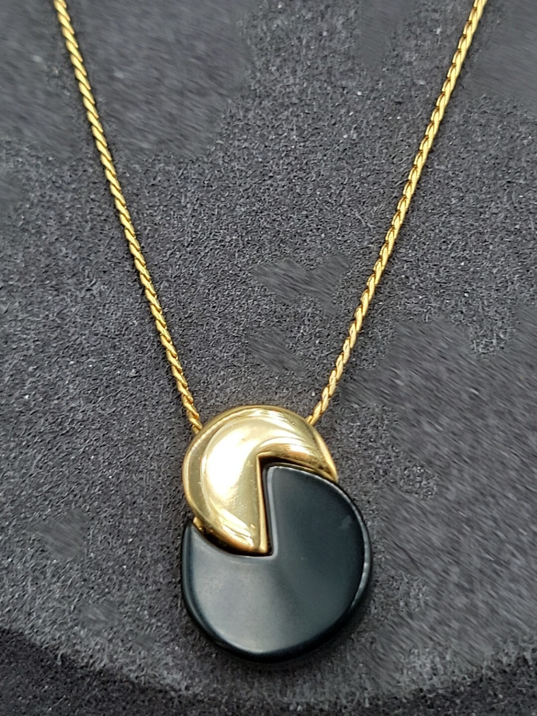 Vintage Crown Trifari Pacman Pendant Necklace Gold-tone & Black Acrylic 18″ Rare