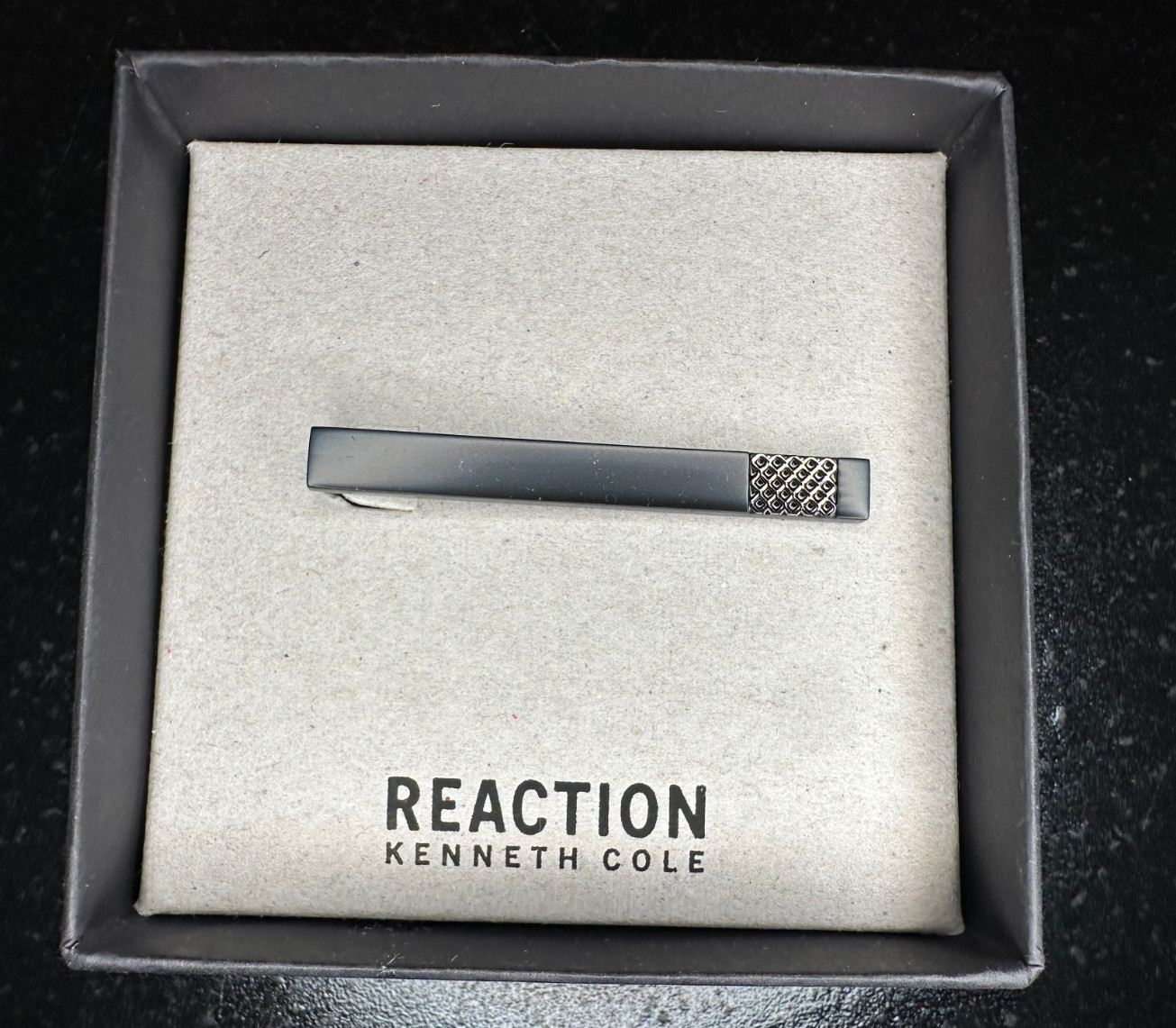 NEW Men’s KENNETH COLE REACTION TIE BAR/CLIP Black Gray Dress Shirt Suit IN BOX