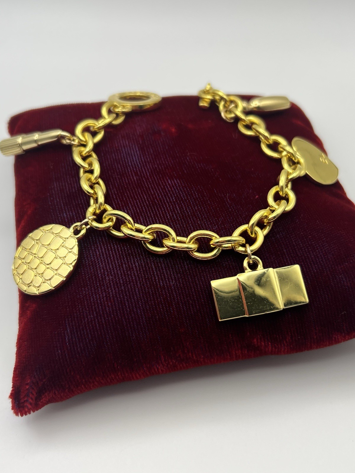 Vintage ESTEE LAUDER Runway Gold Tone Charm Bracelet Couture 7.5 ”