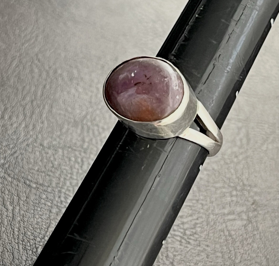 Vintage 925 Sterling Silver Natural Plum Star Sapphire Split Shank Ring 8.25