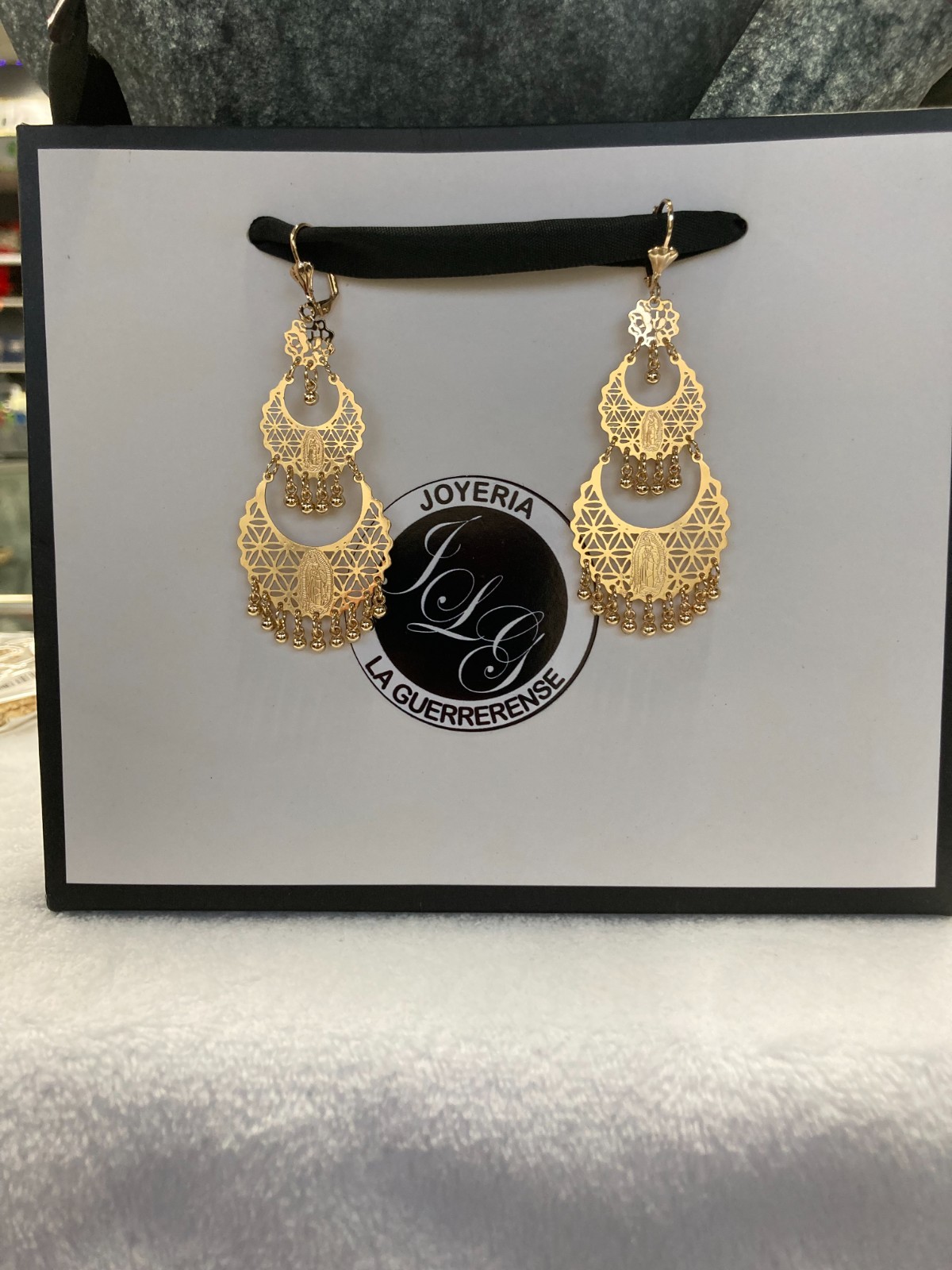 Aretes de oro laminado para mujer