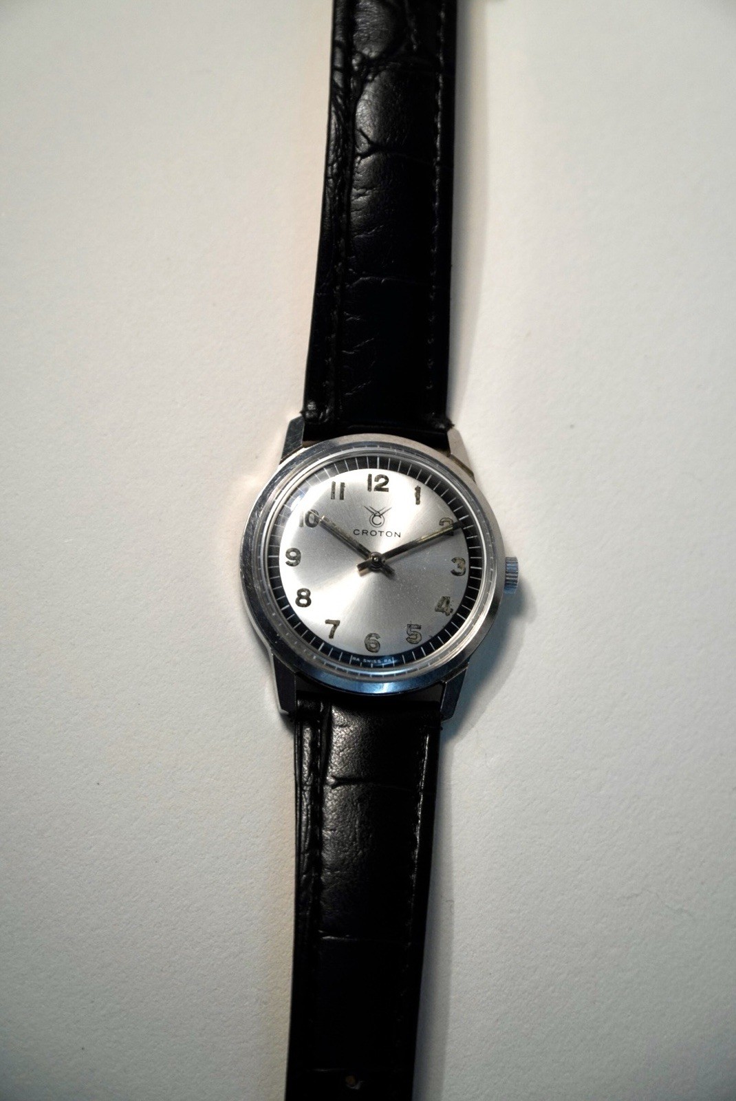 Croton Vintage Manual Wind 34mm Watch Silver Tuxedo Dial 17 Jewels Running
