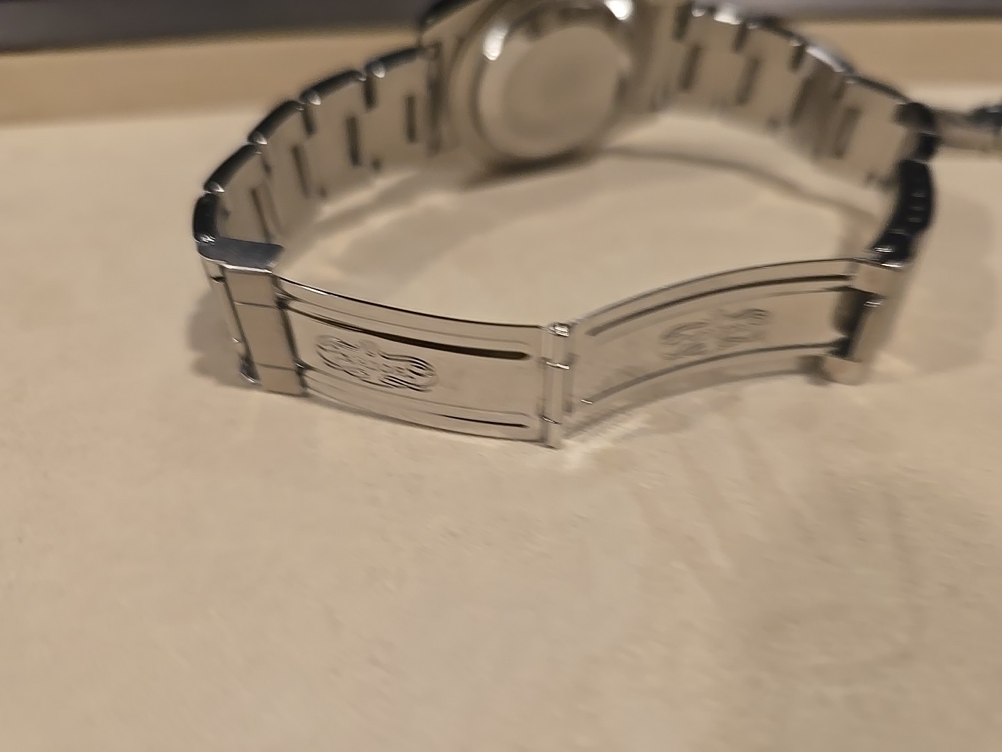 Rolex Explorer II Polar White 40mm – 16570 K Serial Stainless Steel
