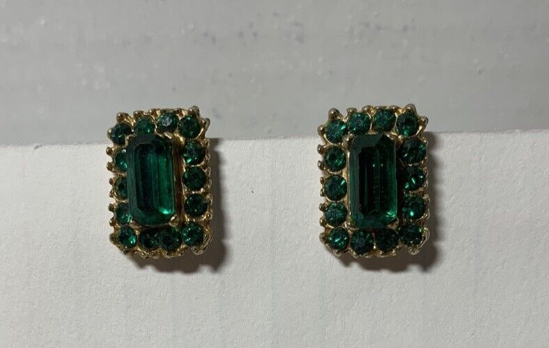 Vintage Emerald Cut Green Lab Created Screw Back Earrings 30 Stones Gold Tone
