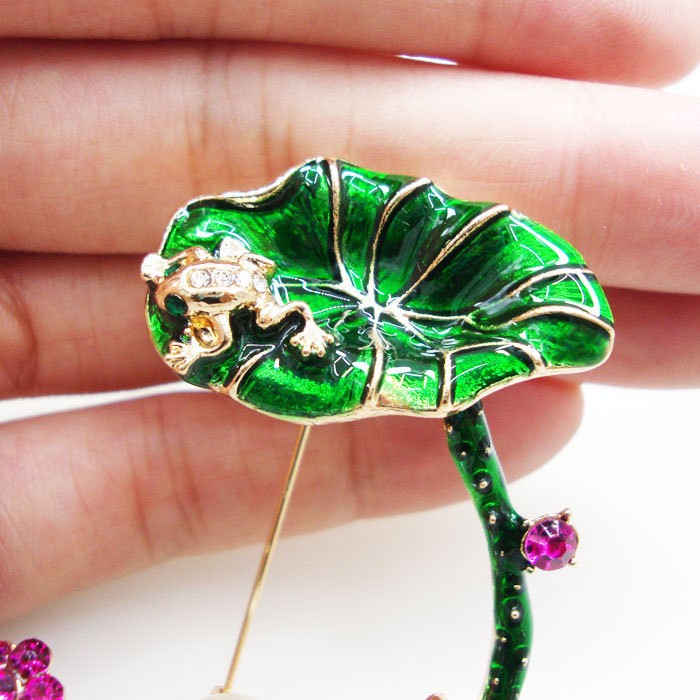 New Fashion Frog Lotus Enamel Brooch Pin Austrian Crystal Pearl Animal Gifts