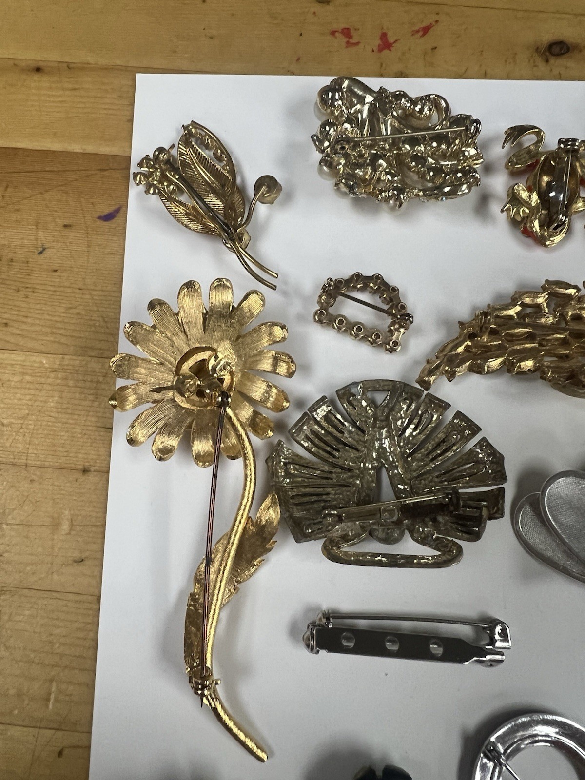 Lot Of Vintage Costume Jewelry Brooches / Pins Flowers, Frogs, Gold Tone, Etc