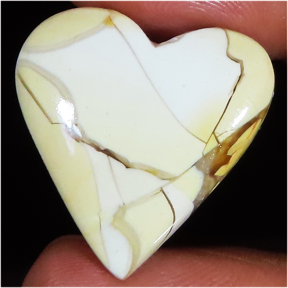 natural BRECCIATED MOOKAITE JASPER heart shape gemstone 17.30 Cts. (24x24x04 mm)