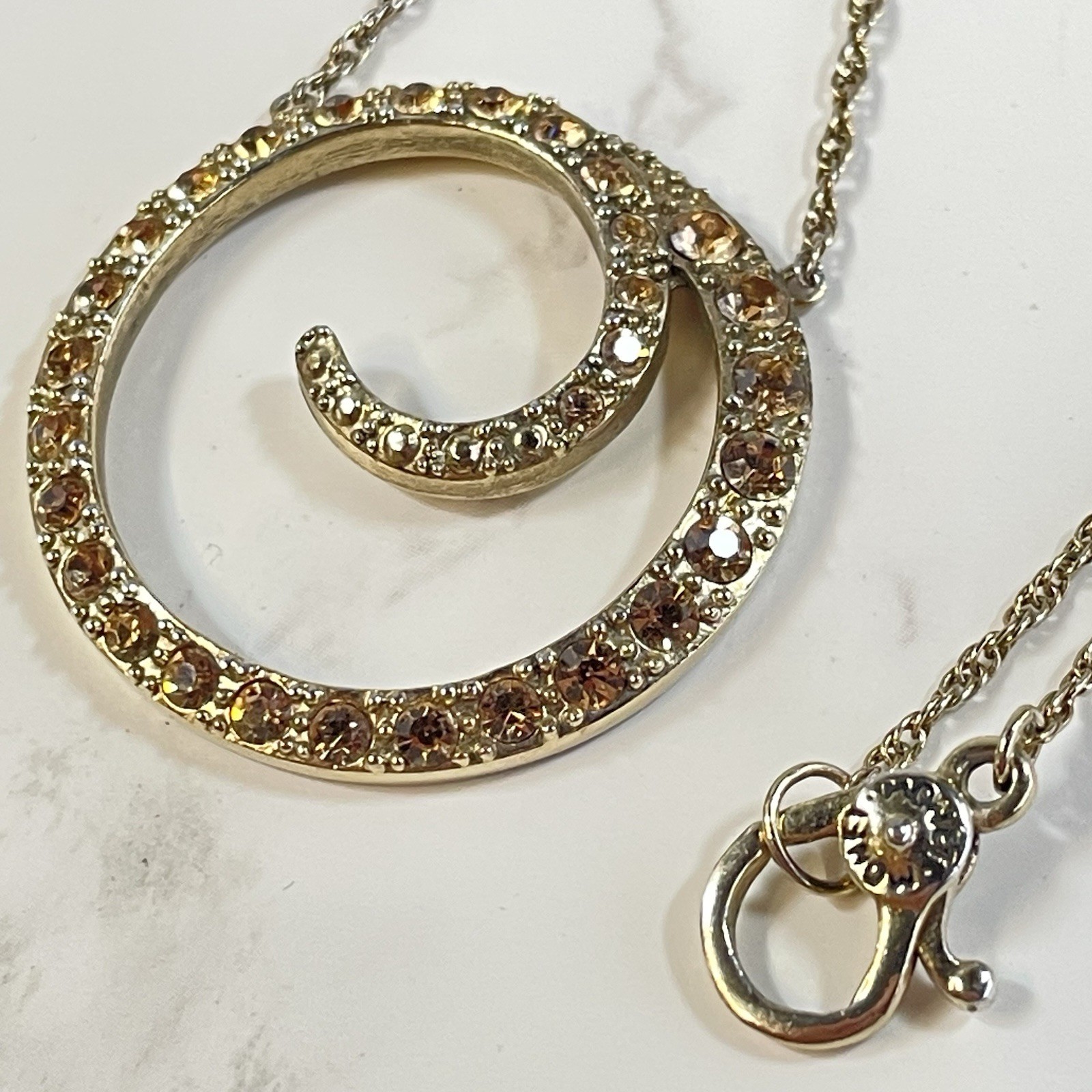 Vintage Monet Gold Tone Topaz Rhinestone Swirl Circle Pendant Necklace Chain 16″