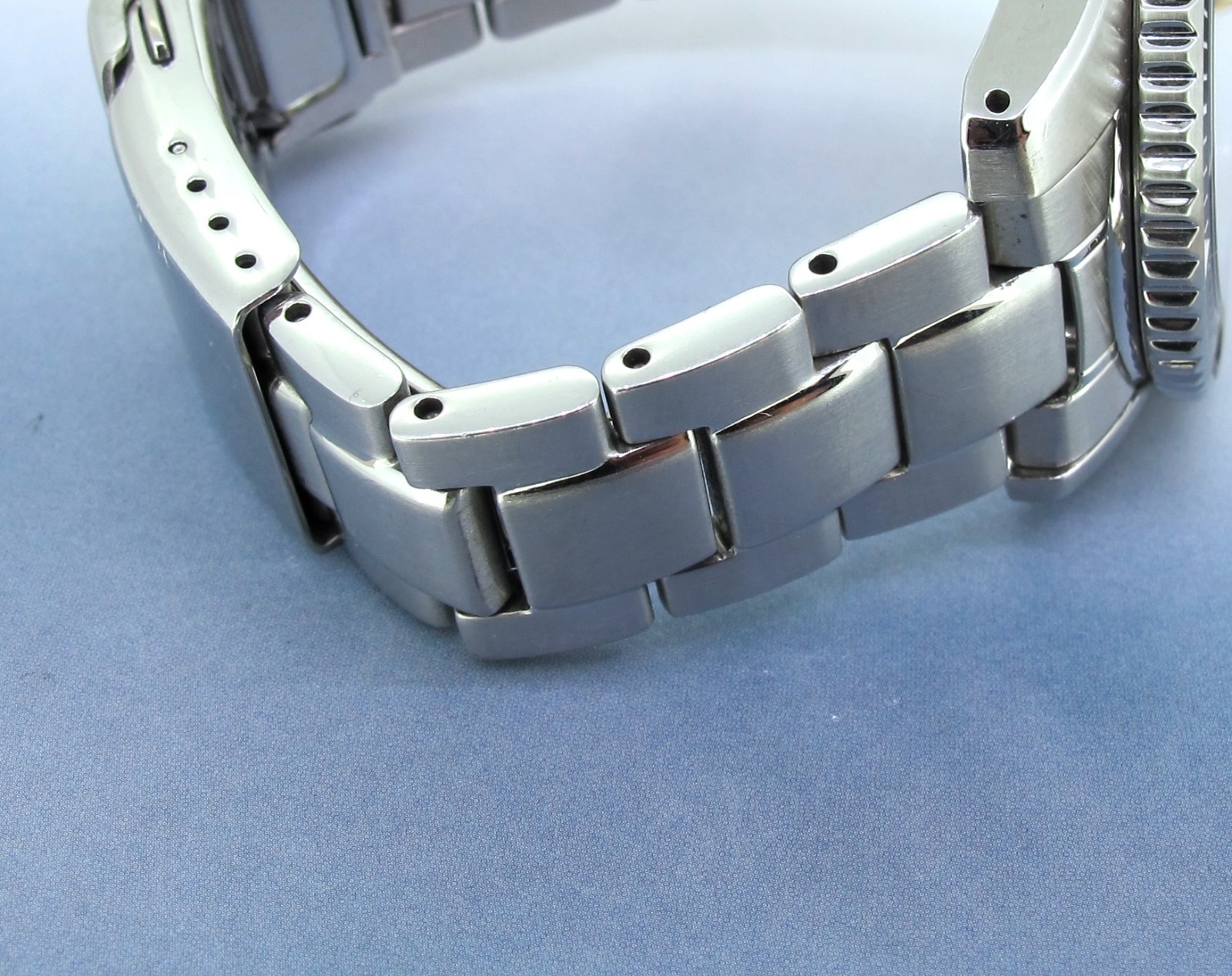 SEIKO Solar Diver`s 200M V147-0CS0 Stainless Steel Quartz Wristwatch 39MM